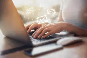 Email în engleză: ghid pentru redactarea email-urilor profesionale și educaționale